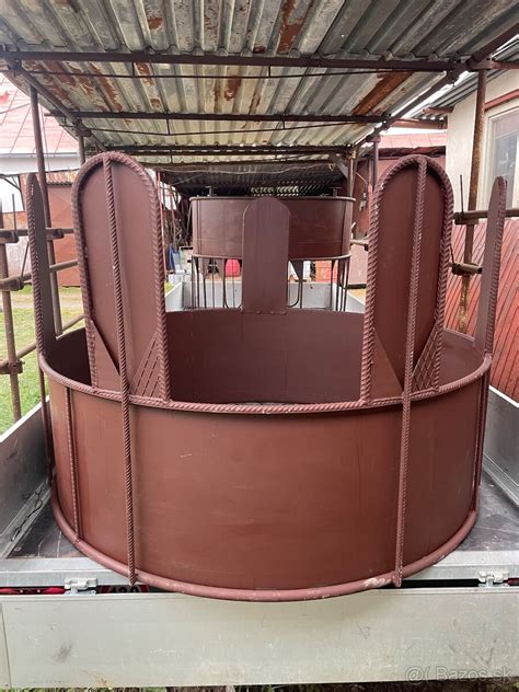 Ilustrácia znázorňujúca zlé chovné podmienky pre dobytok