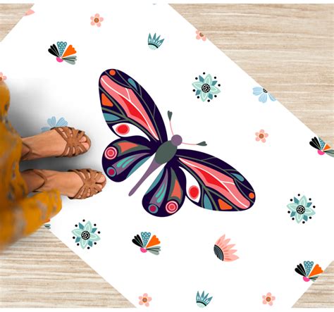 Ilustrácia motýľa prechádzajúceho metamorfózou