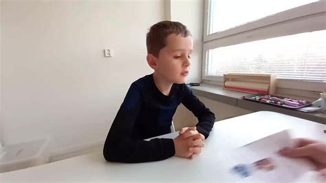 Ilustrácia dieťaťa s autizmom