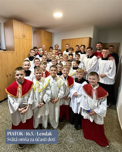 Deti pri svätej omši