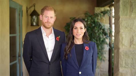 Princ Harry a Meghan Markle v záhrade
