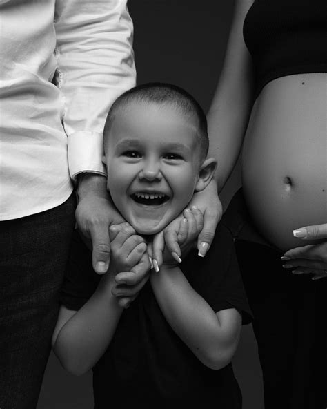 Dieťa sa smeje počas fotenia