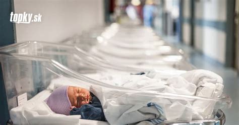 Dieťa s nádchou a vreckovkou