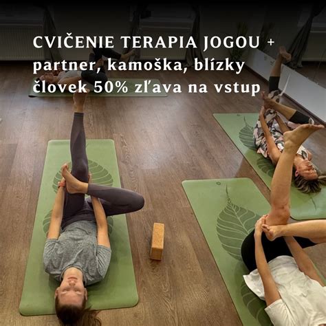 Človek vykonáva cvičenie rolovania