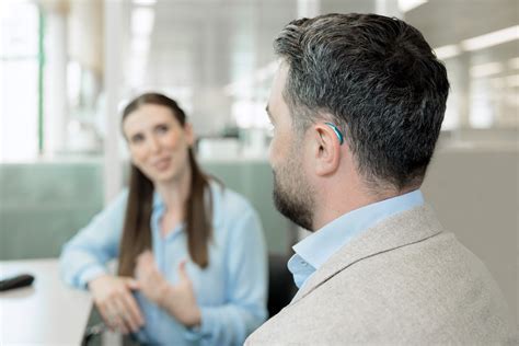 Porovnanie načúvacích prístrojov a sluchových implantátov