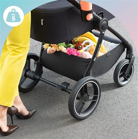 Ilustrácia kočíka s pripevnenou autovaničkou