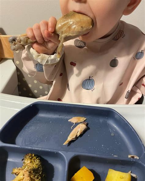 Dieťa prikrmujúce sa metódou BLW