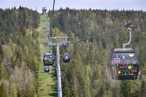 Ilustračná fotografia sedačkovej lanovky v horách