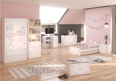 Detská izba s množstvom kníh a hračiek