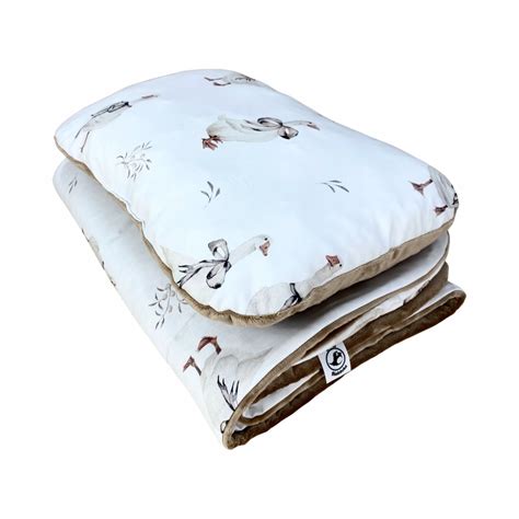 Dojčiaca matka s bábätkom a tehotenským vankúšom