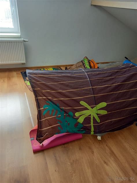 Detský bunker z deky a vankúšov