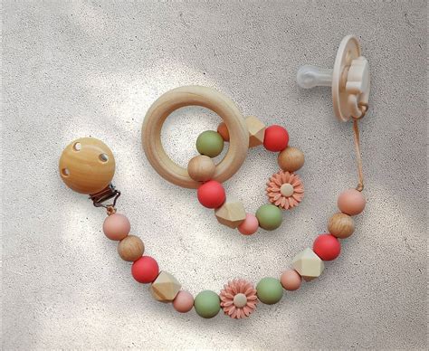 Ukážka materiálov na výrobu dreveného klipu na cumlík