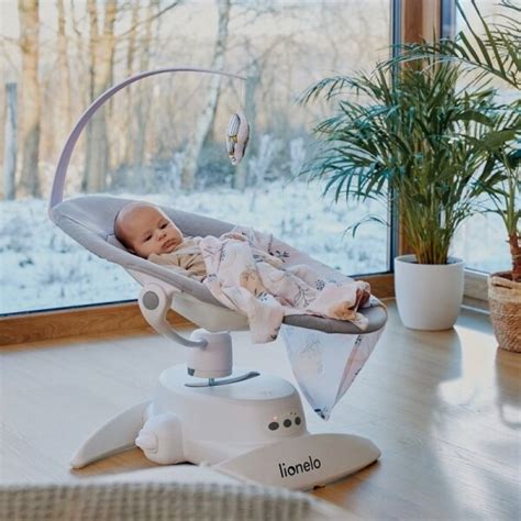 Hojdacie kresielko pre dieťa s rôznymi funkciami