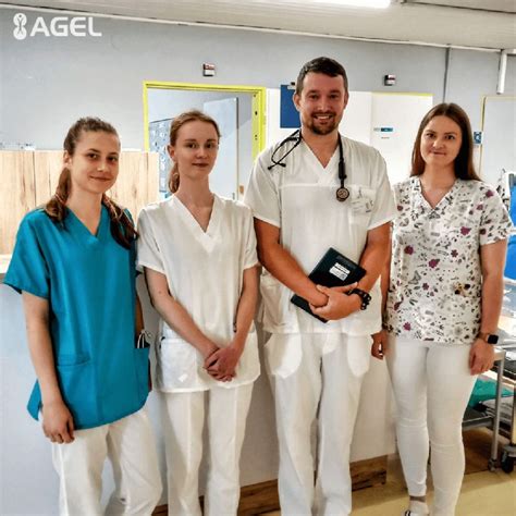 študenti medicíny na prednáške