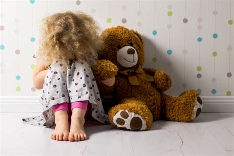 rozdiel medzi prirodzenými dôsledkami a trestom