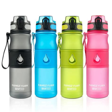 Detail detskej fľaše s výsuvným sosákom