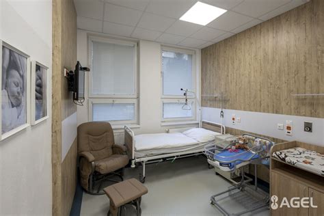 personál pôrodnice v Galante sa stará o novorodencov