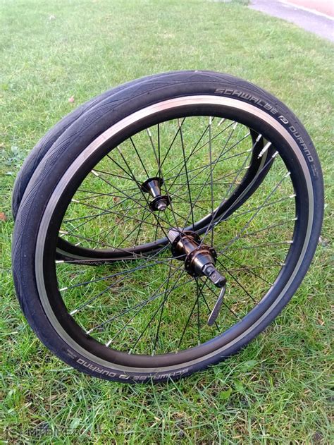 Predné a zadné kolesá golfového kočíka