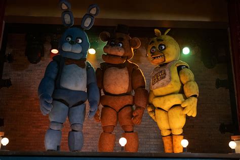 Rôzne zberateľské predmety súvisiace s Five Nights at Freddy's