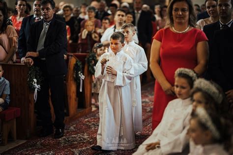 Ilustrácia historického prijímania Eucharistie deťmi