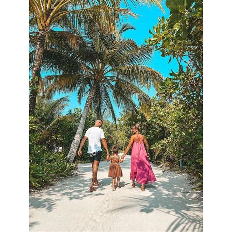 Fotografia Hany Lasicovej s dcérami na Maldivách