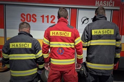 Hasiči zasahujú v teréne