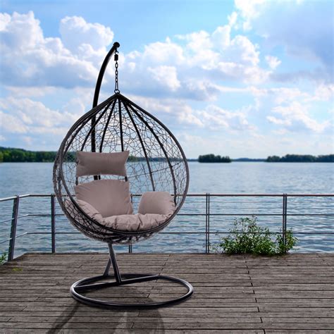 Závesné hojdacie kreslo na terase