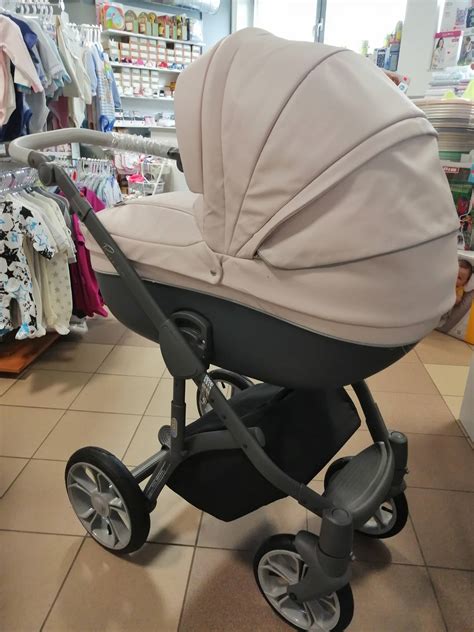 Ukážka rôznych dizajnov hračkárskych kočíkov