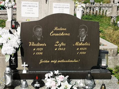 Hrob Mikuláša a Mimi Hubových