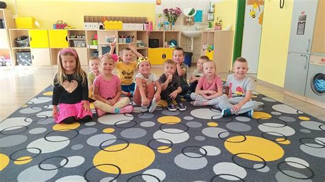 Deti v materskej škole pri hre