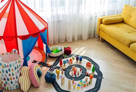 Hrací kútik v jasliach s hračkami