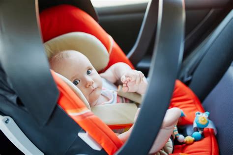 Infografika porovnávajúca bezpečnosť autosedačiek s a bez ISOFIX
