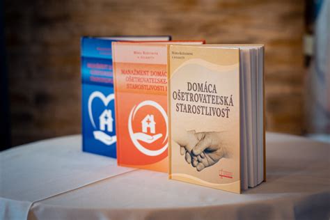 Infografika porovnávajúca výhody detských jaslí a domácej starostlivosti
