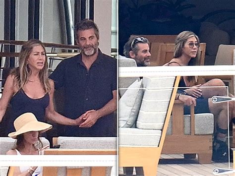 Jennifer Aniston na prechádzke so psami