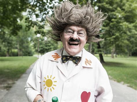 Jozef Nodžák ako Majster N s deťmi