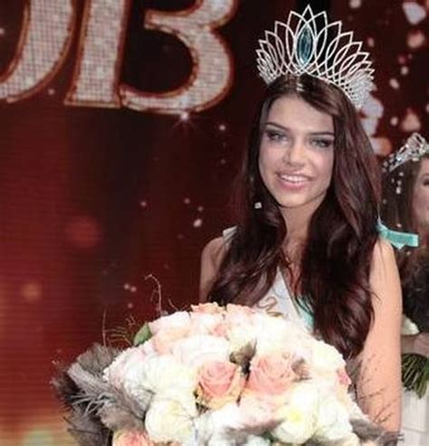 Karolína Chomisteková s korunkou Miss Slovensko