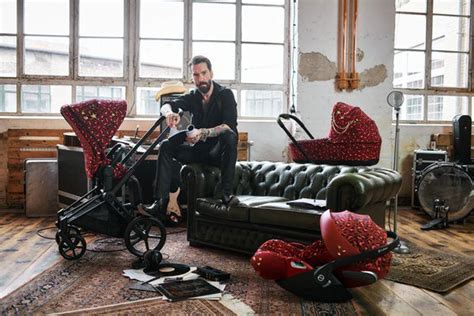 Kolekcia starých kočíkov