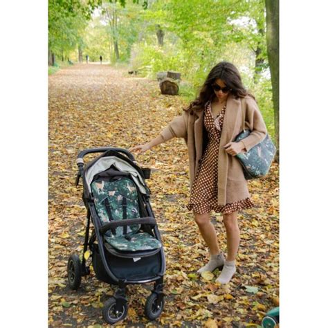 Kočík v čiernej a fuchsiovej farbe