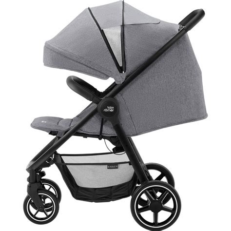 Športový kočík Britax Römer na prechádzke