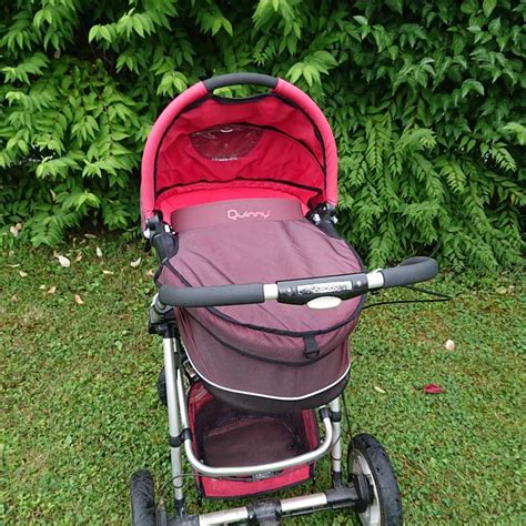 Detaily kolies a brzdy kočíka Quinny Speedi