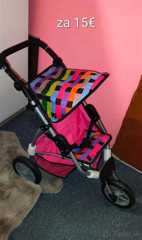 Trojkolesový športový kočík