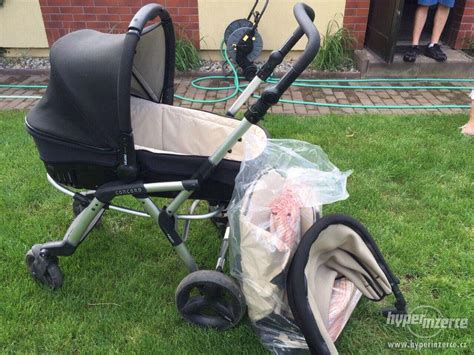 Autovanička Concord Fusion pripútaná v aute