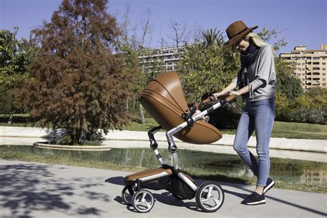 Detailný záber na dizajn kočíka Mima Xari 3G Yellow
