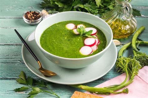 Farebná ilustrácia zdravej polievky