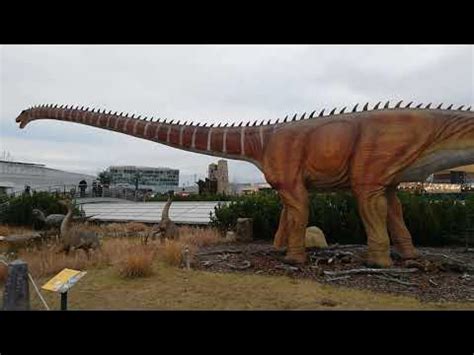 Model dinosaura v DinoParku