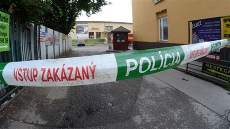 polícia vyšetruje miesto činu