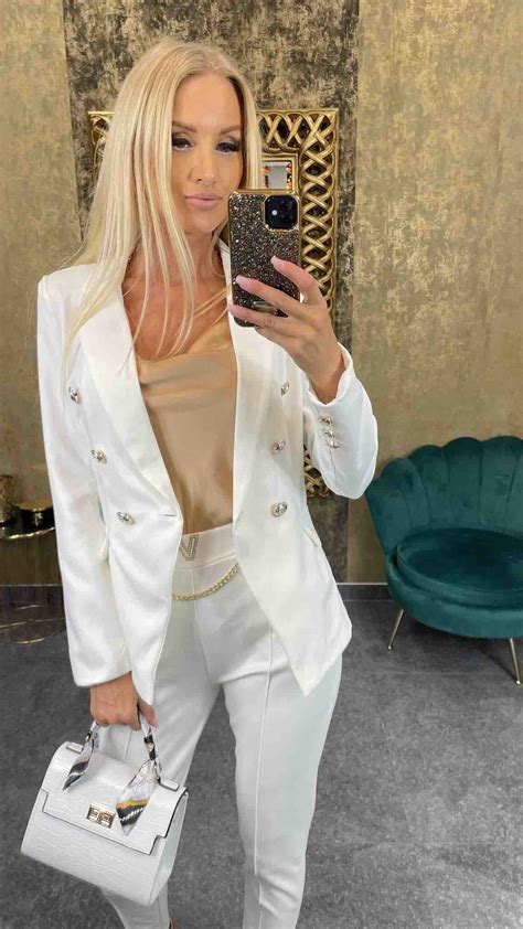 Elegantné dámske oblečenie na krst