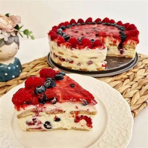 Torta s ovocím a krémom