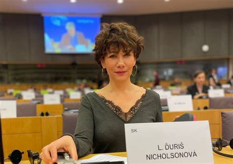 Portrét Lucie Ďuriš Nicholsonovej