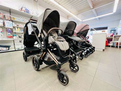 Infografika porovnávajúca vlastnosti luxusných kočíkov